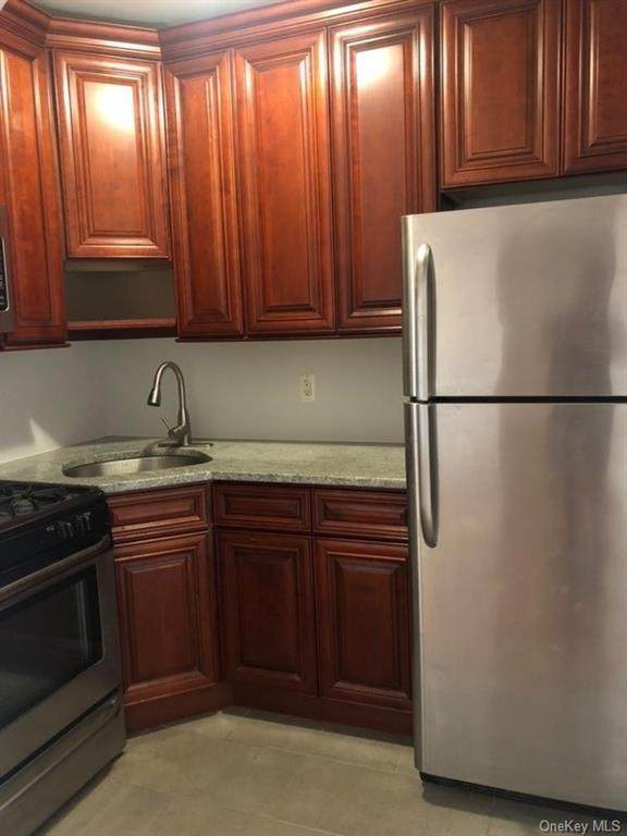 604 Tompkins Avenue - Photo 1