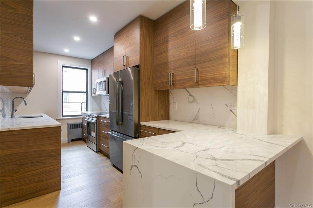 10 Broadway - Photo 1