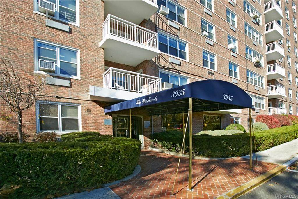 3935 Blackstone Avenue - Photo 1