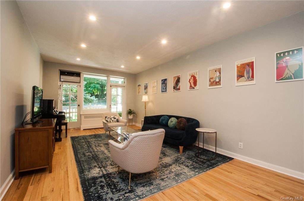 920 Pelhamdale Avenue - Photo 1
