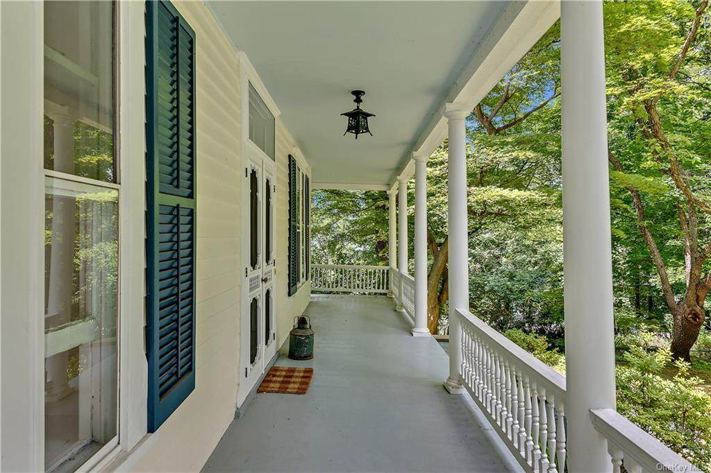 128 Revolutionary Road - Photo 1
