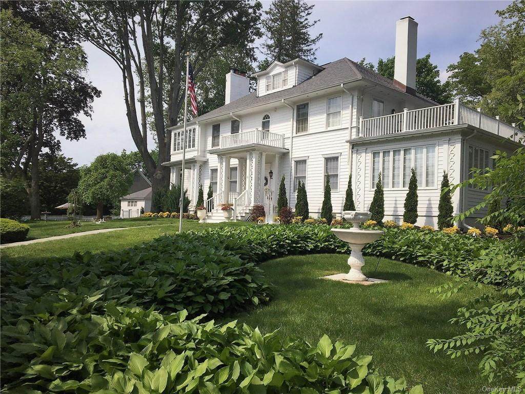 30 Dupont Avenue - Photo 1