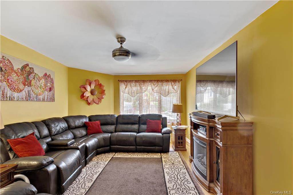 105 Weyman Avenue - Photo 1