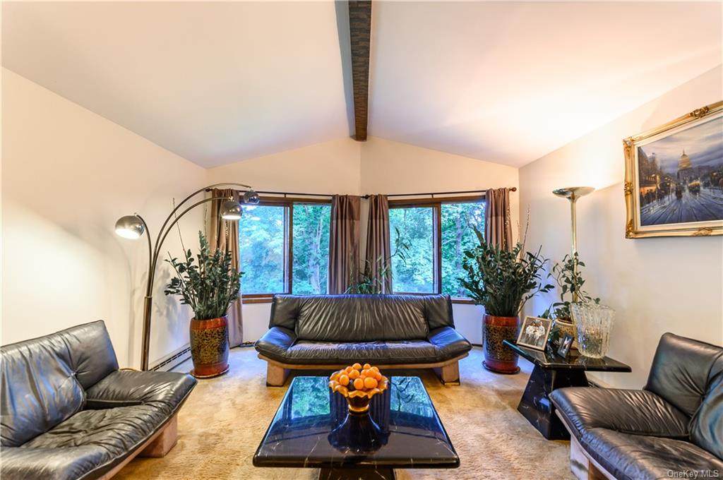 60 Queens Way - Photo 1