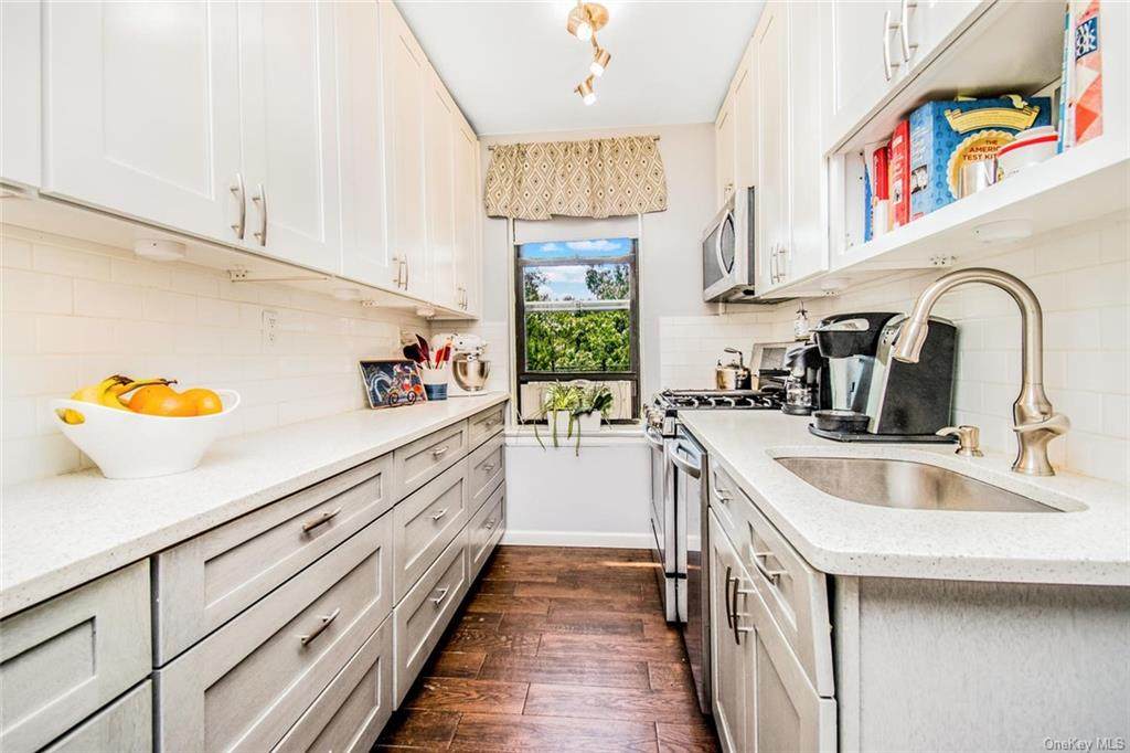 10 Franklin Avenue - Photo 1