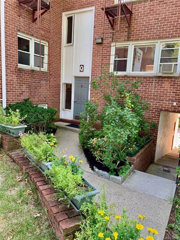 140 Broadway - Photo 1