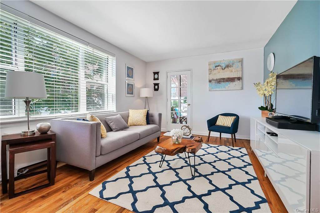920 Pelhamdale Avenue - Photo 1