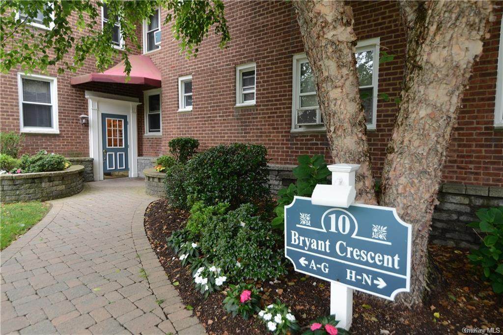 10 Bryant Crescent - Photo 1