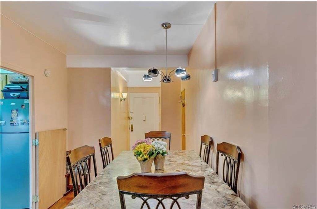 1590 Unionport Road - Photo 1