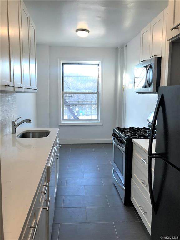 2081 Cruger Avenue - Photo 1