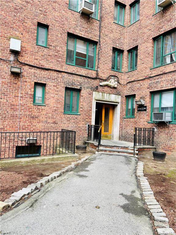 1604 Metropolitan Avenue - Photo 1