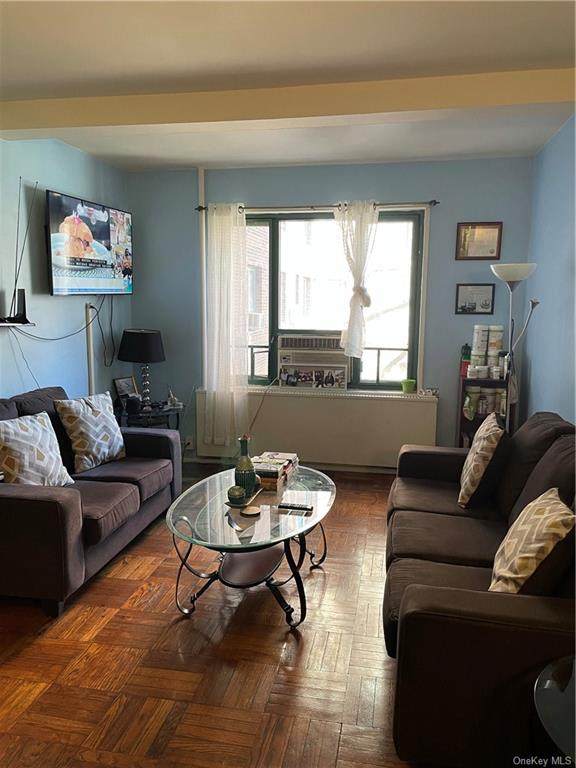 89 Metropolitan Oval - Photo 1
