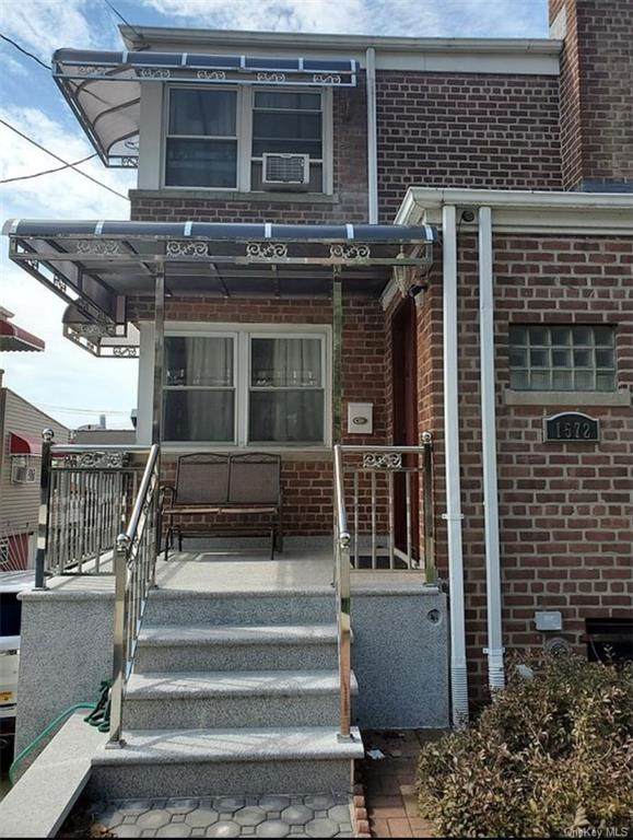 1572 Rhinelander Avenue - Photo 1