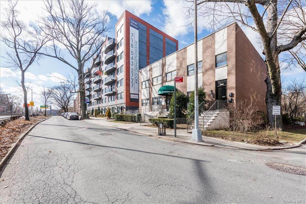 2735 Henry Hudson Parkway - Photo 1