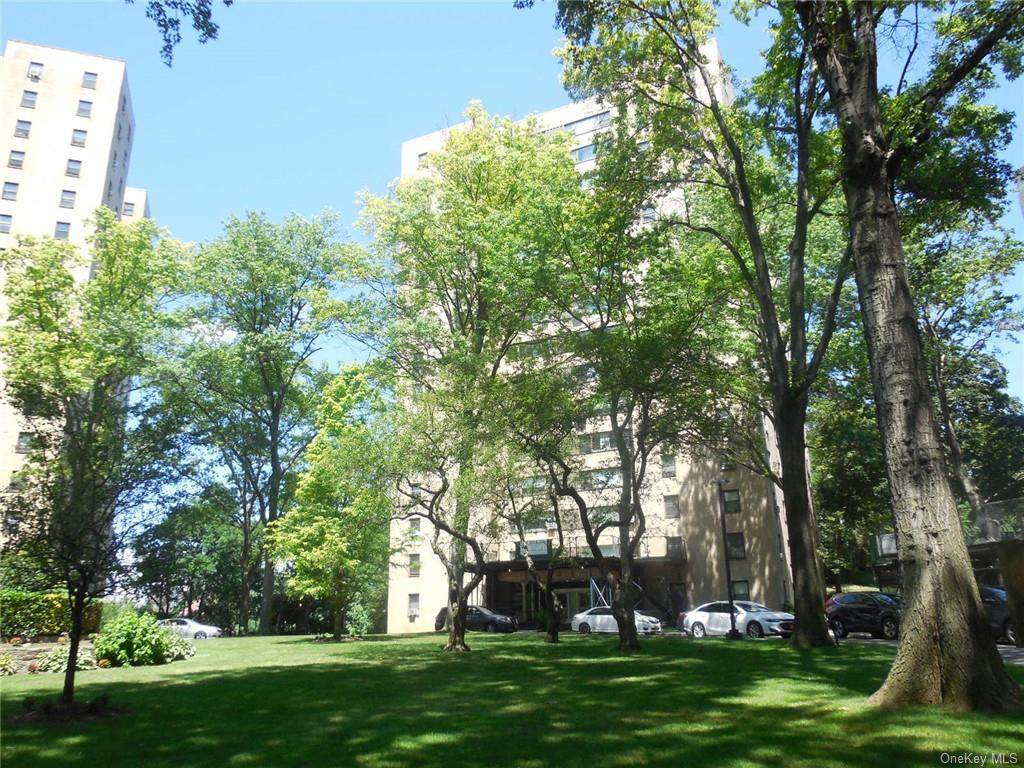 5 Fordham Hill Oval - Photo 1