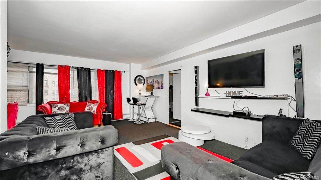 8 Fordham Hill Oval - Photo 1