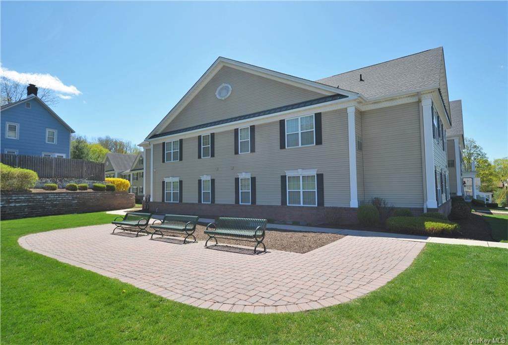 303 Canter Court - Photo 1