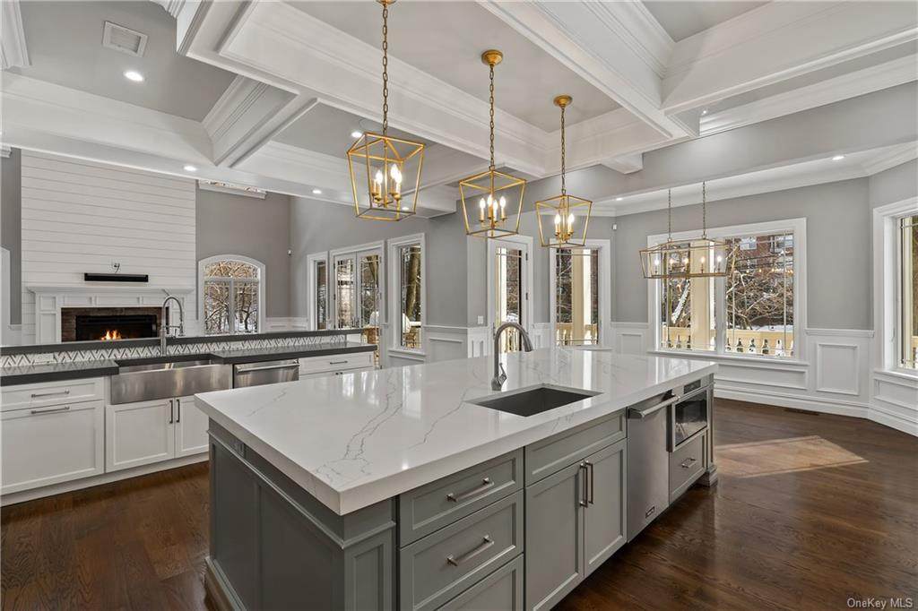 625 246th Street - Photo 1