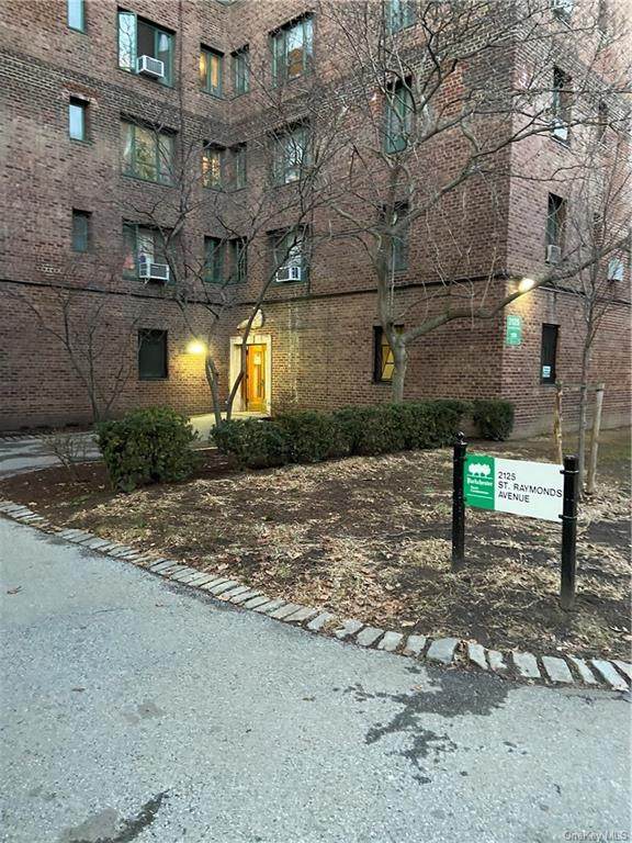 2125 St. Raymond Avenue - Photo 1
