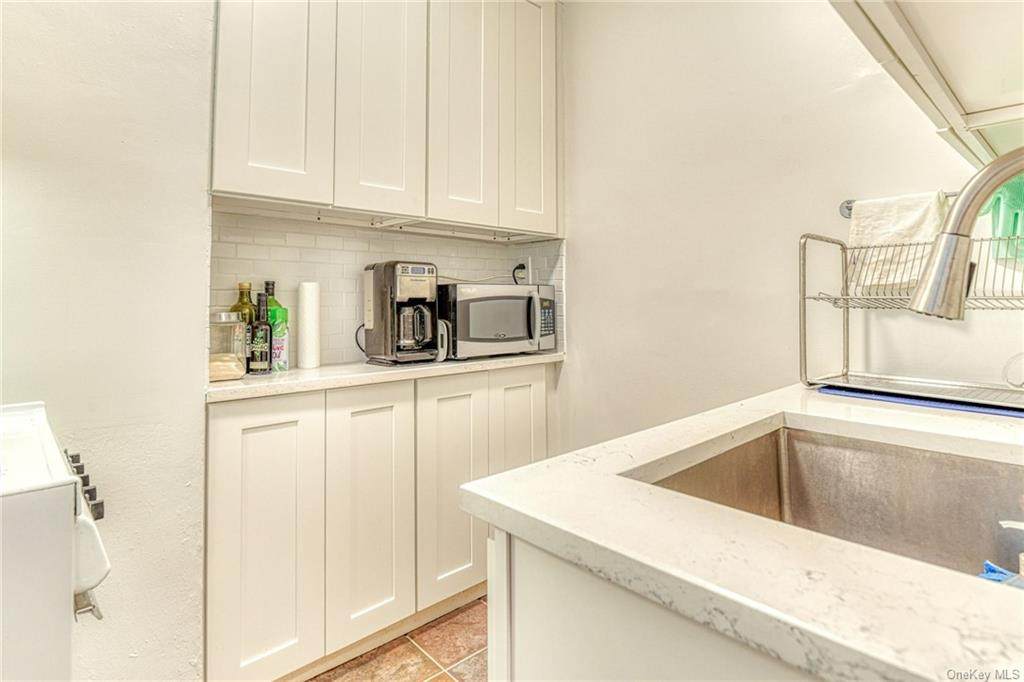 208 Centre Avenue - Photo 1