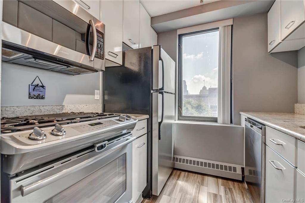 4 Martine Avenue - Photo 1