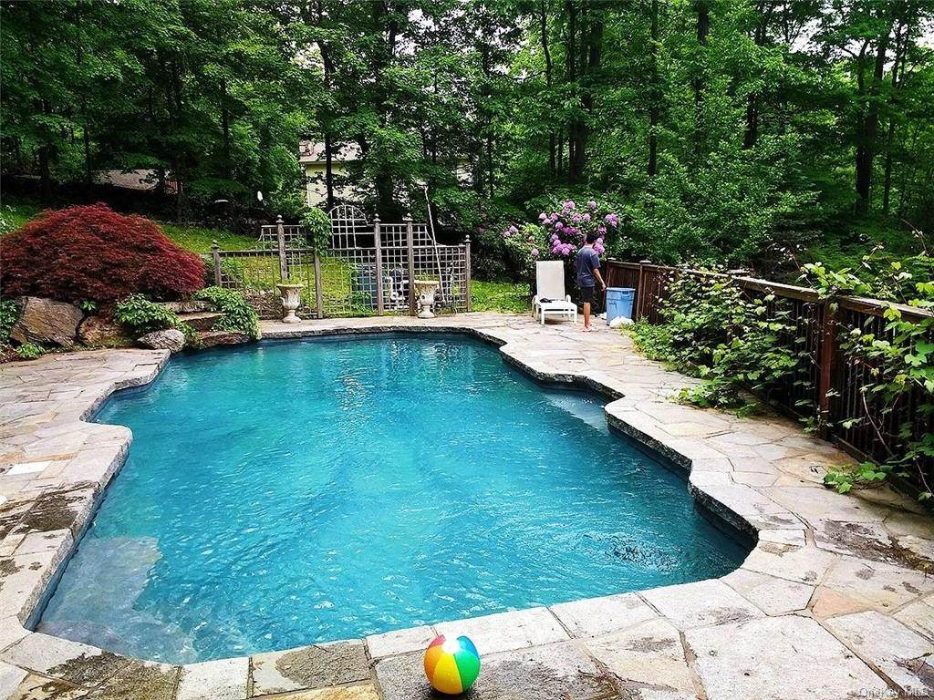 194 Westchester Avenue - Photo 1