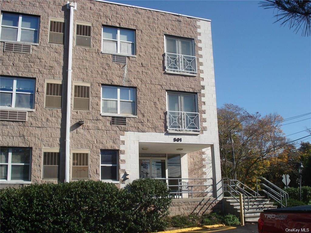 501 Barry Avenue - Photo 1