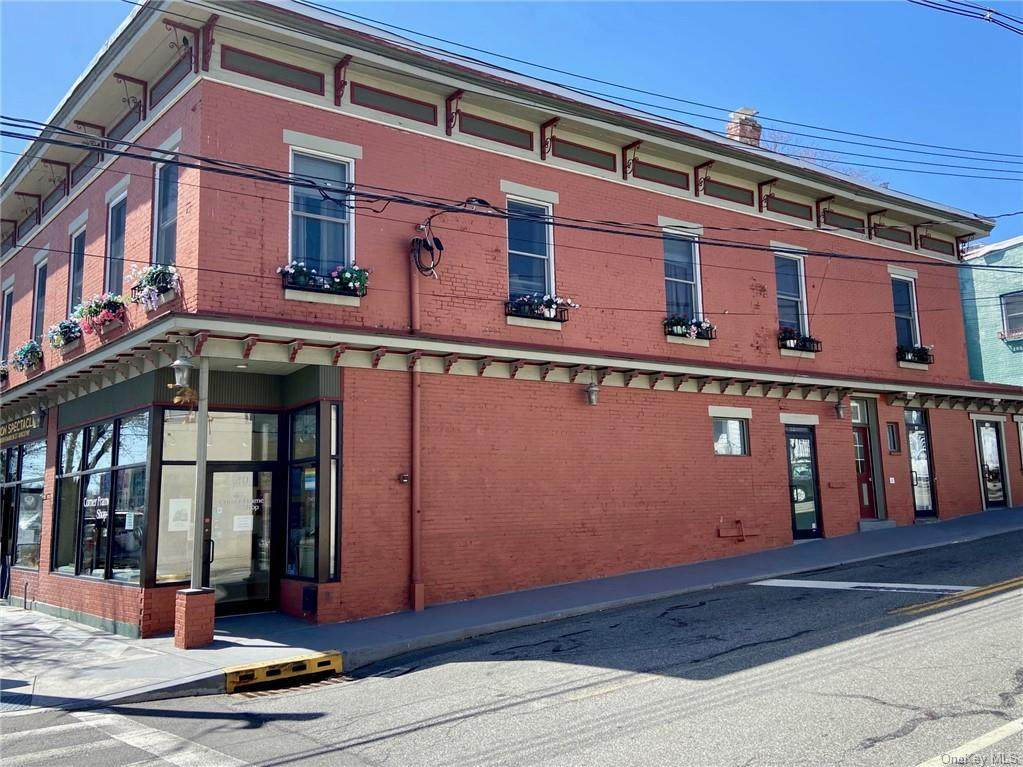 117 Depew Avenue - Photo 1