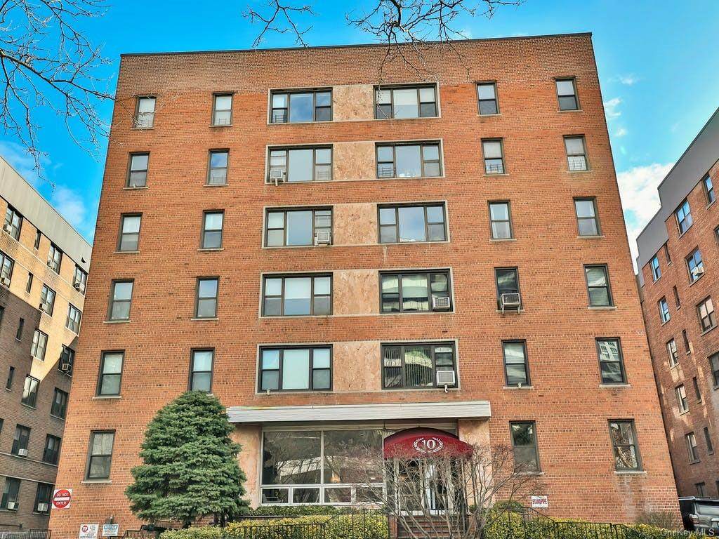 10 Broadway - Photo 1