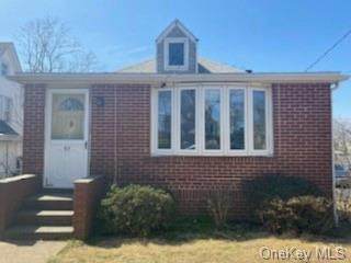 97 Hollywood Avenue - Photo 1