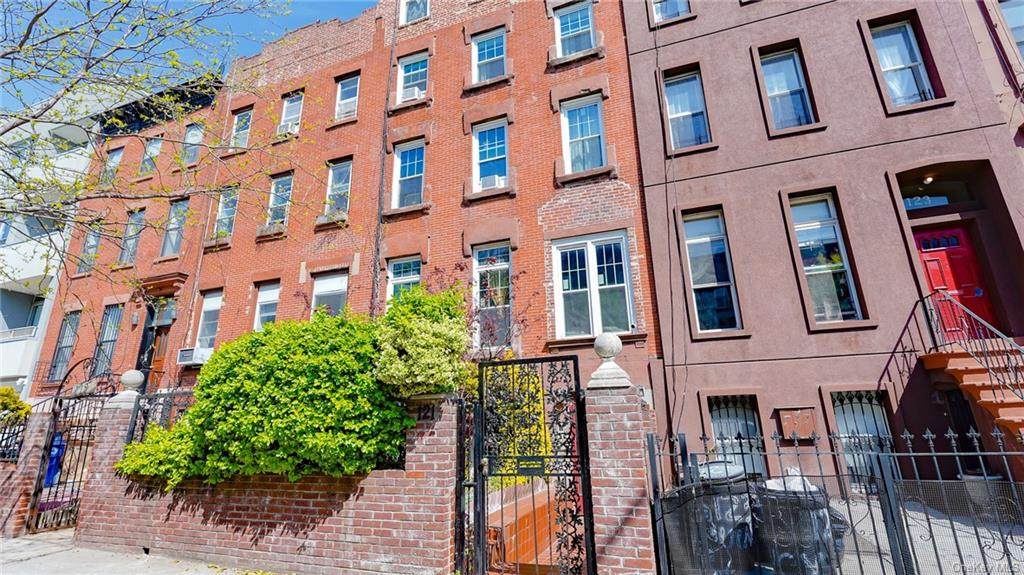 121 Quincy Street - Photo 1