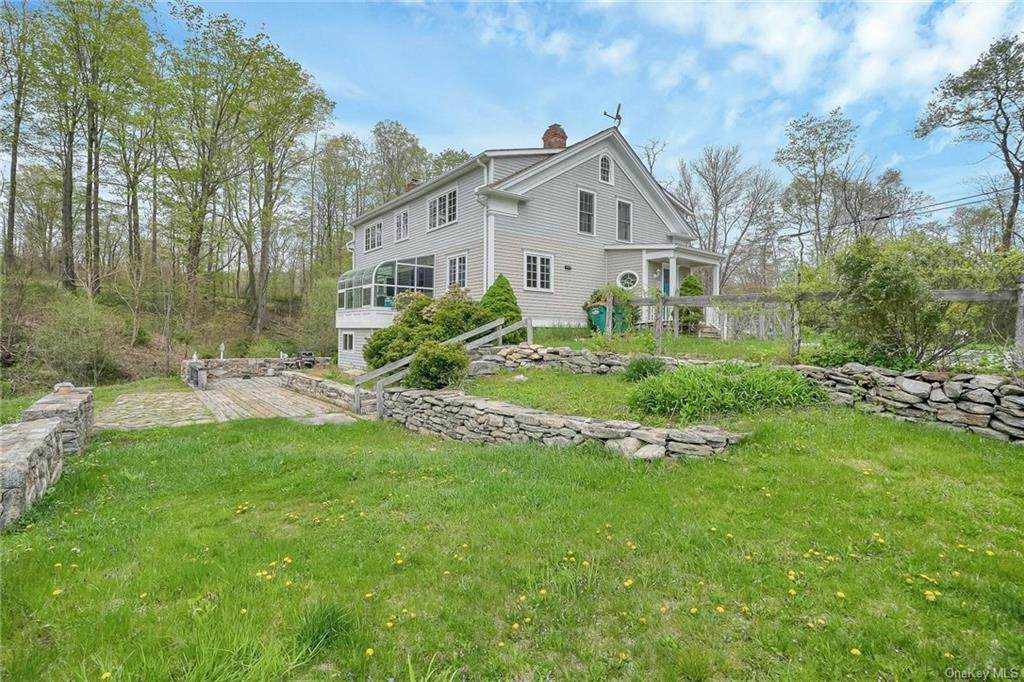 122 Grape Hollow Road - Photo 1