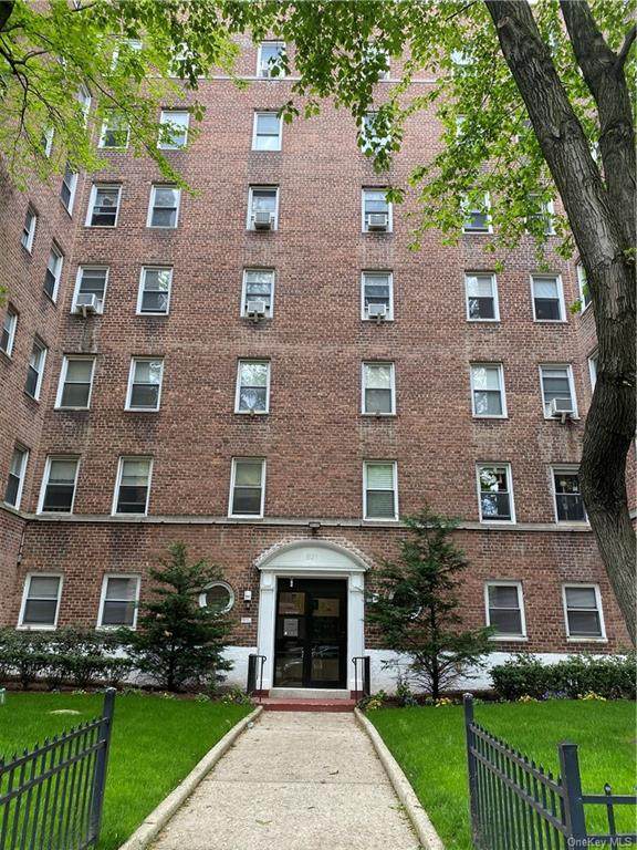 821 Bronx River Road - Photo 1