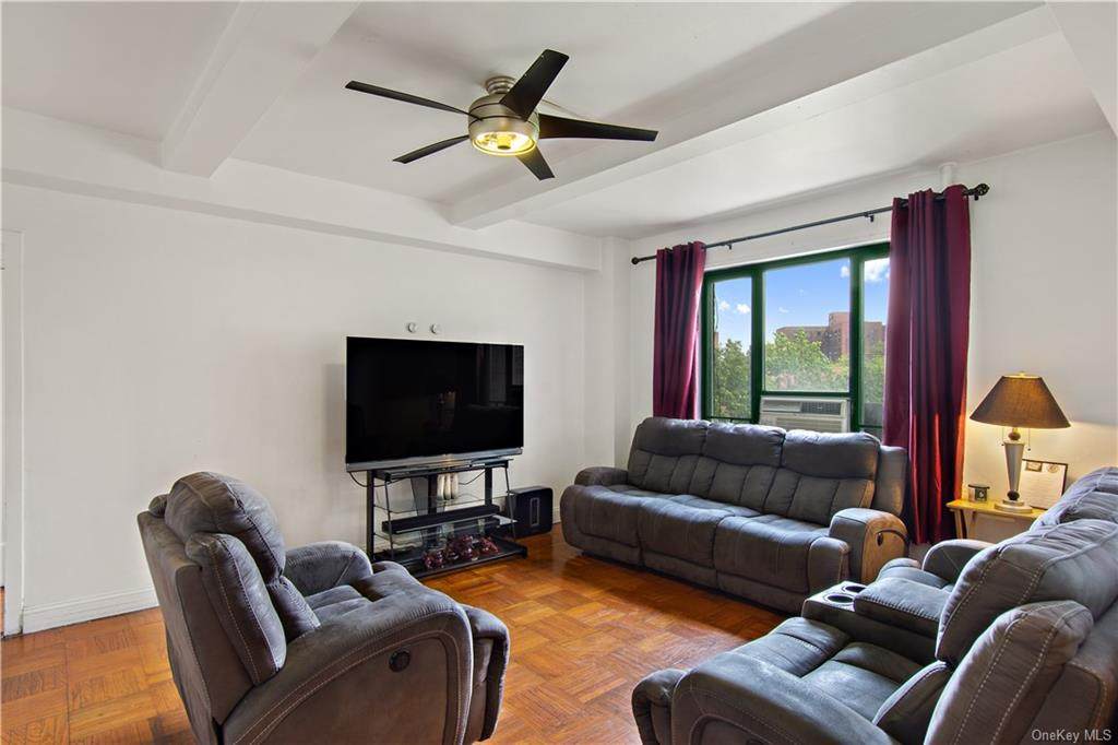 28 Metropolitan Oval - Photo 1