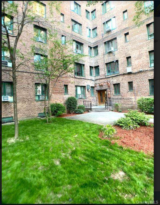 1505 Metropolitan Avenue - Photo 1