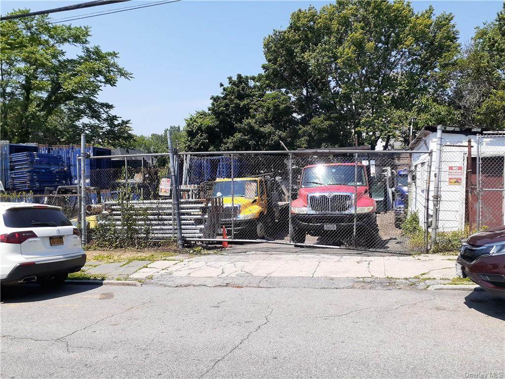 99 - 101 Hawthorne Avenue - Photo 1
