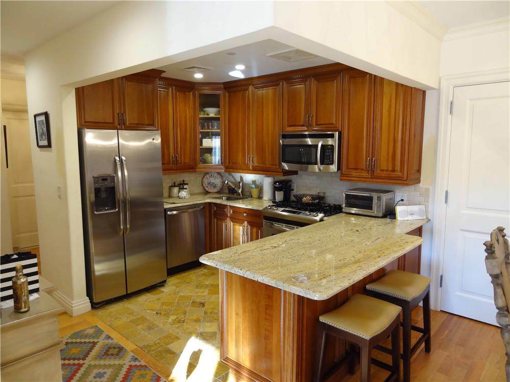 155 Bay Street - Photo 1