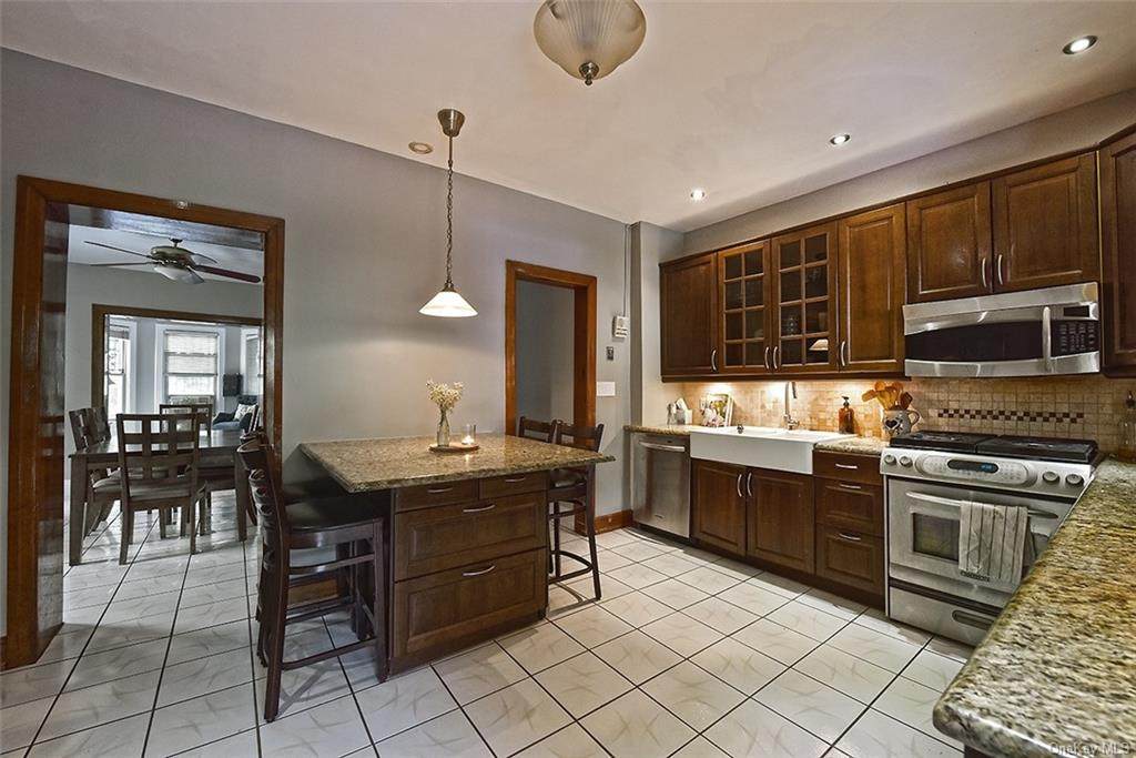11 Van Corlear Place - Photo 1
