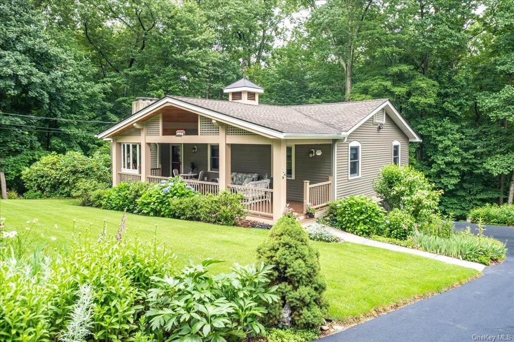 8 Lakeside Drive - Photo 1