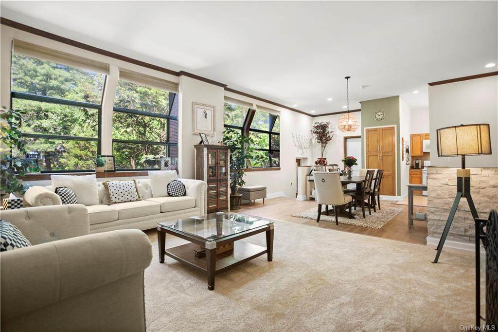 33 Roselle Avenue - Photo 1
