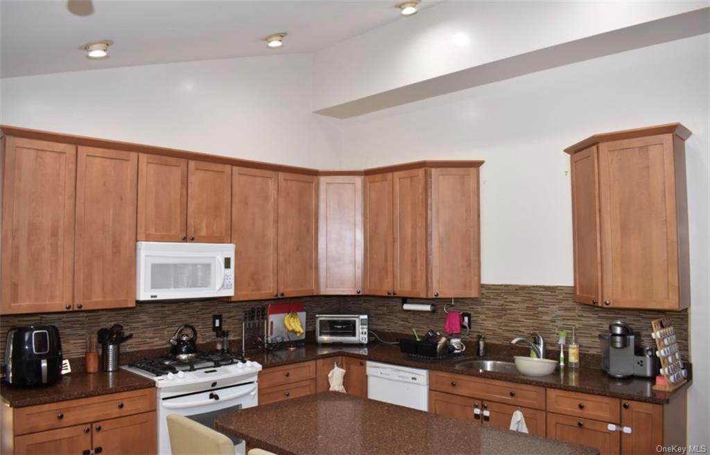 11 Hemlock Hill - Photo 1