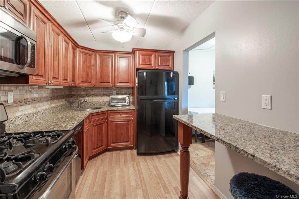 470 Halstead Avenue - Photo 1