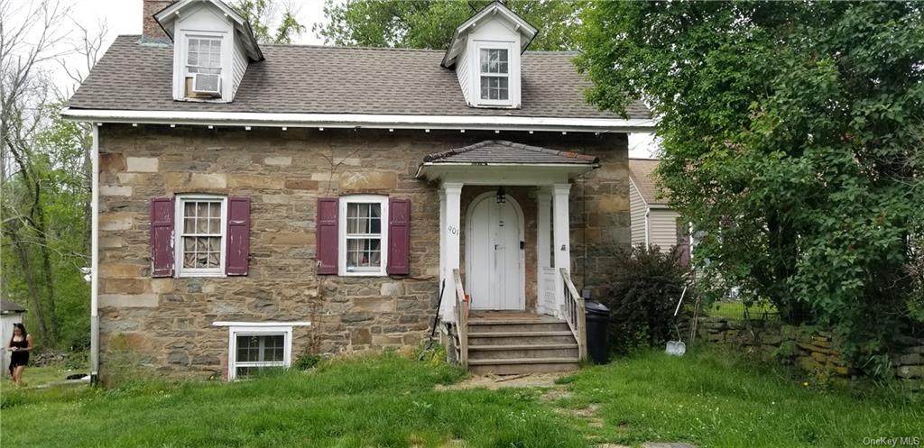 901 Jackson Avenue - Photo 1
