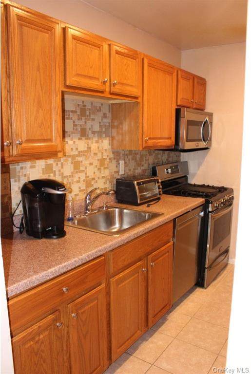 1 Oakridge Road - Photo 1