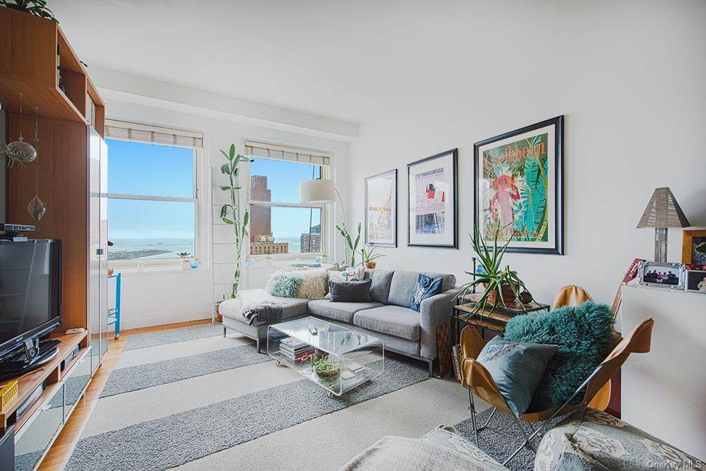 88 Greenwich Street - Photo 1