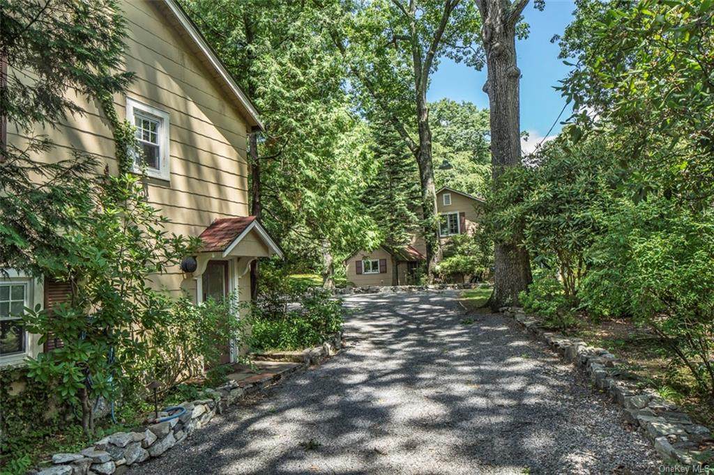 301 Green Briar Drive - Photo 1