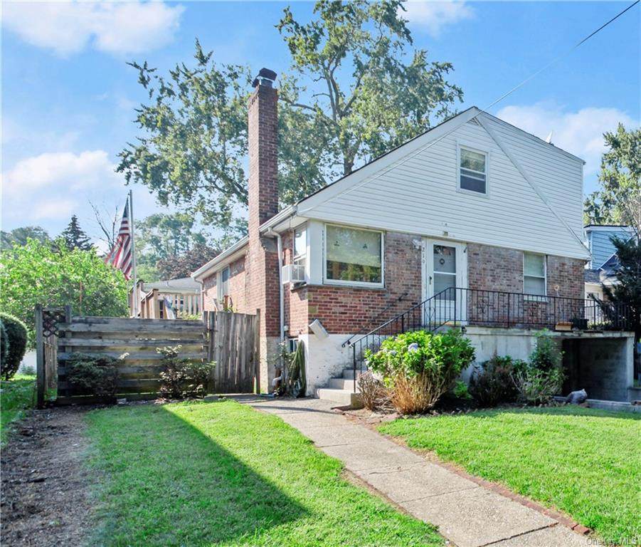 219 Clunie Avenue - Photo 1