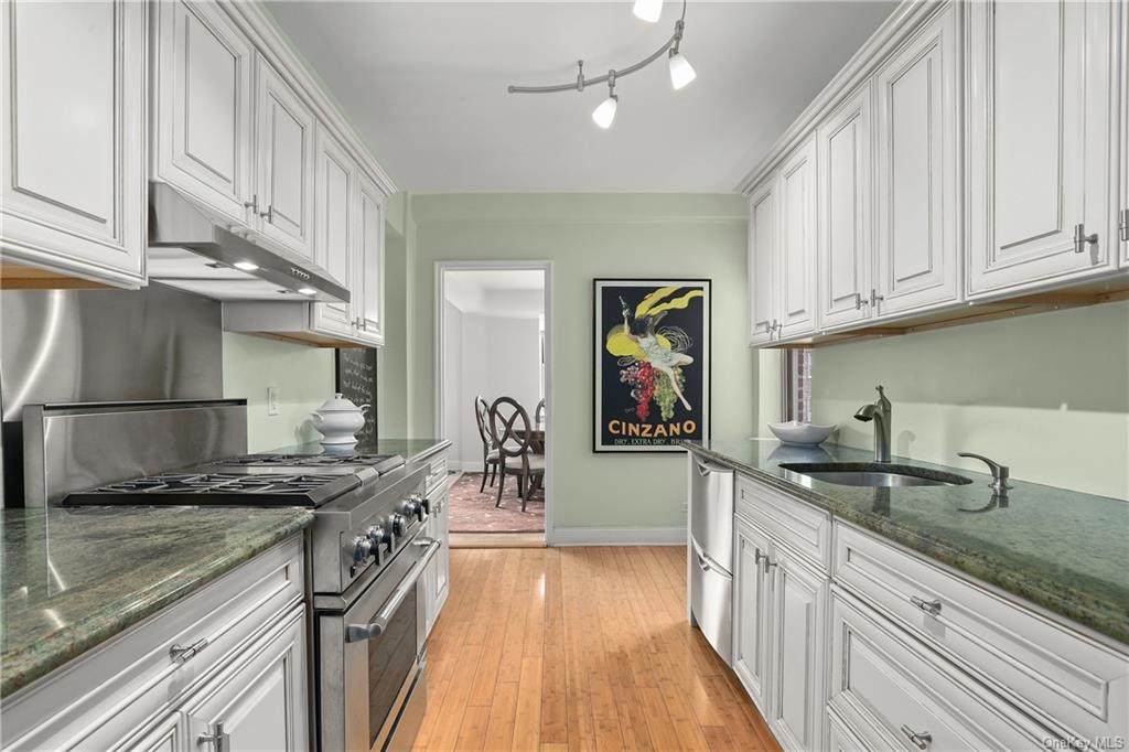 2711 Henry Hudson Parkway - Photo 1