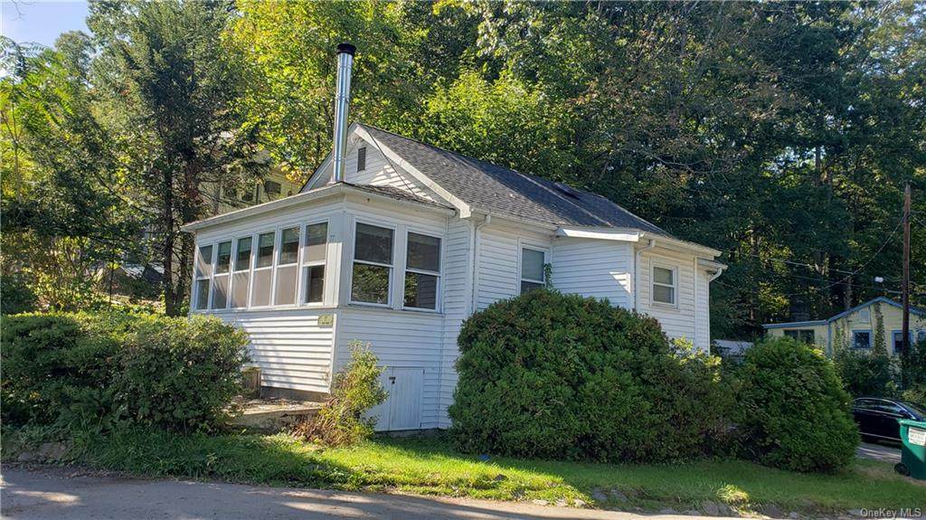 77 West Drive - Photo 1