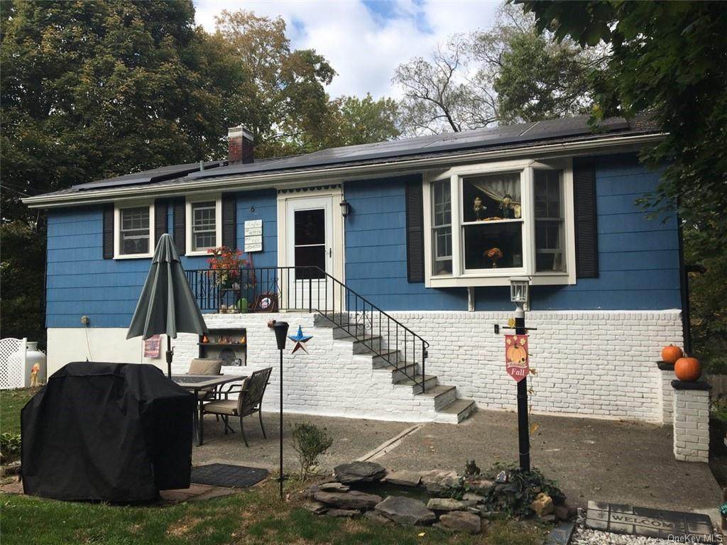 5 Roberts Drive - Photo 1